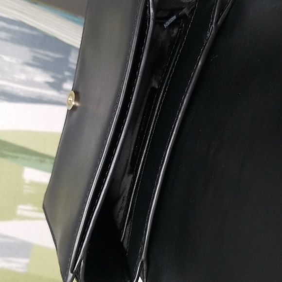 Michael Kors Cute Crossbody In Black With Light Gold Tone Hardware EUC - Picture 12 of 14